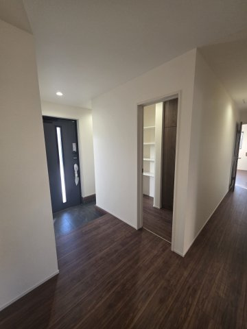 【玄関】 | リーブルガーデン．S　行田矢場第４　 | １号棟現地玄関（2026年01月23日）撮影