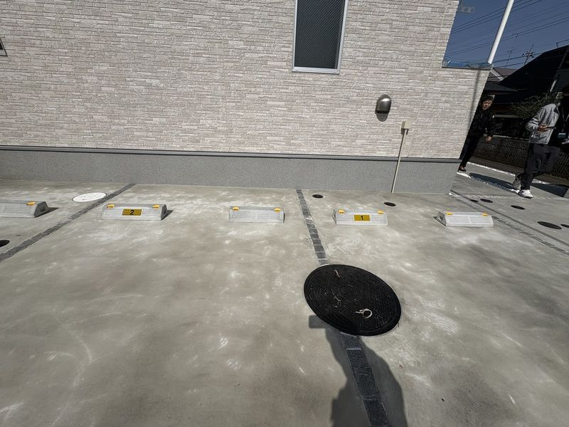 リブリ・矢川の駐車場