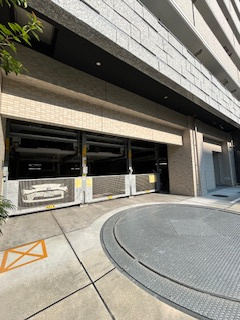 S-RESIDENCE江坂Eminenceの駐車場|駐車場に車を止められます