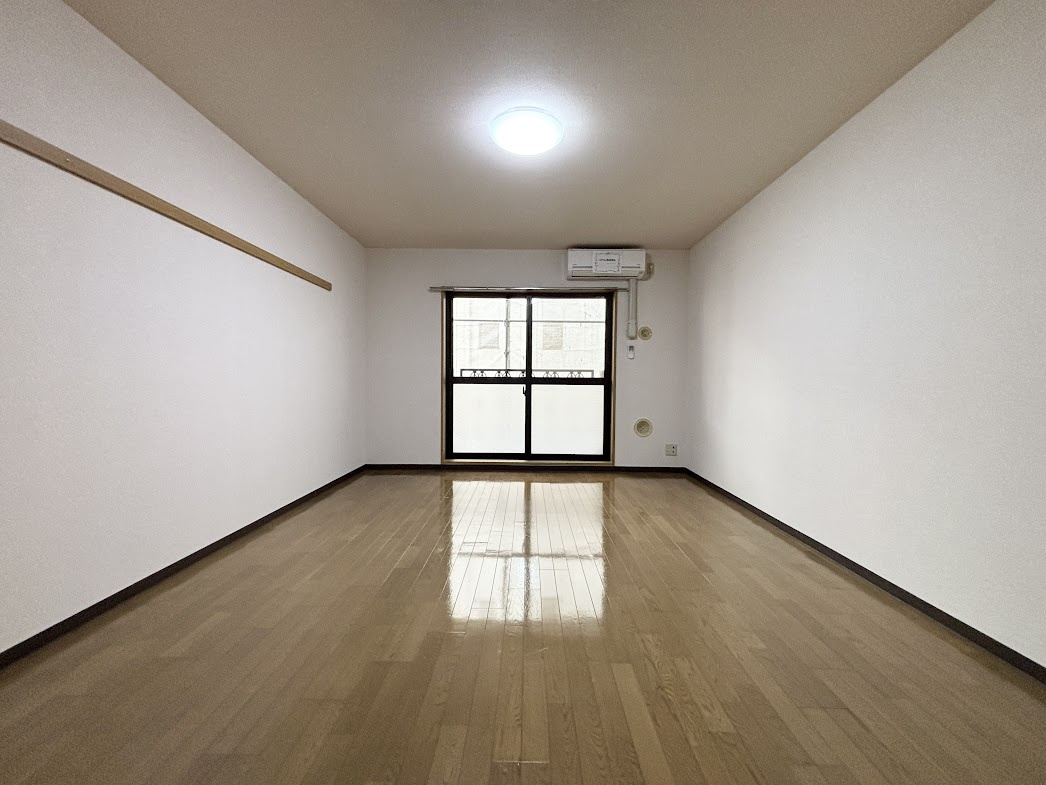 シンフォニー・タマの居間・リビング|居室は広々１０帖でゆとりがあります