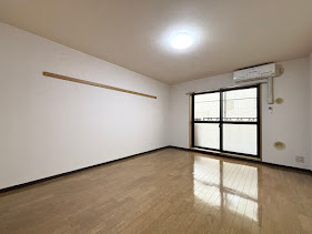 シンフォニー・タマの居間・リビング|居室は広々１０帖でゆとりがあります