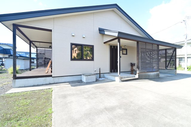 【外観】 | 黒石市青山　中古住宅　オール電化