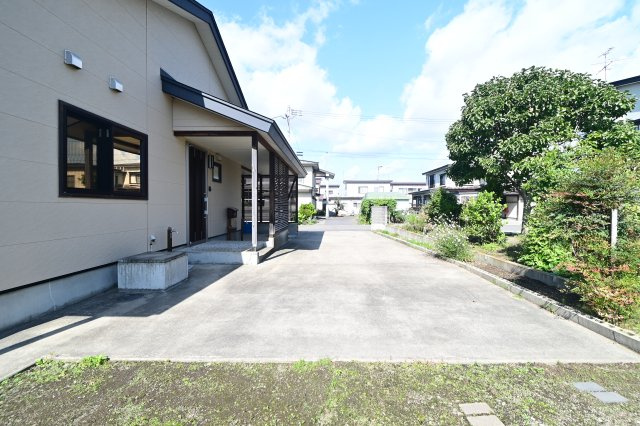 【外観】 | 黒石市青山　中古住宅　オール電化