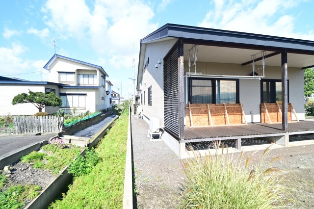 【外観】 | 黒石市青山　中古住宅　オール電化