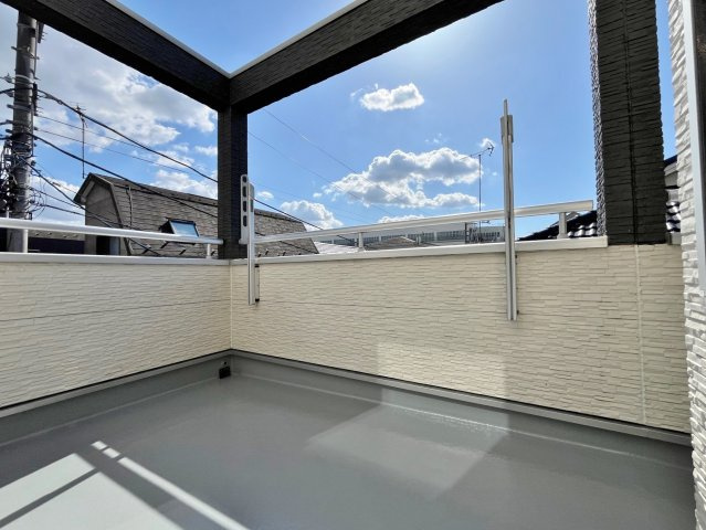 和光市中央1丁目のバルコニー|バルコニーは2階と3階2か所ございます
＋αのゆとりと開放感を演出します
陽当り良好でお洗濯物もしっかりと乾きます
