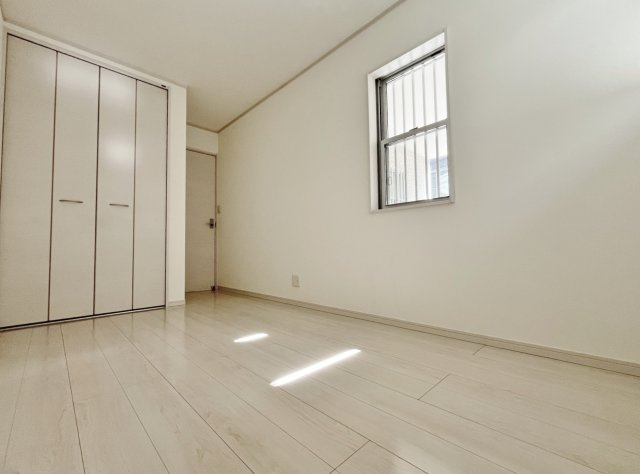 和光市中央1丁目の洋室|1階5.5帖洋室
お子様部屋の他、書斎や趣味のお部屋などにも多目的にお使いいただけます