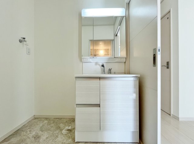 和光市中央1丁目の洗面所|洗面化粧台新規交換いたしました
毎日使う場所なので清潔感溢れ使い勝手の良い仕上がりとなっております