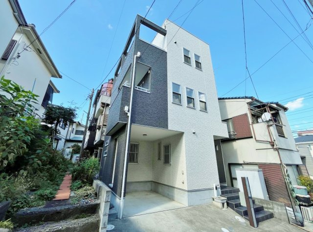 和光市中央1丁目の駐車場|お車をお持ちの方に嬉しいビルトインガレージ付です