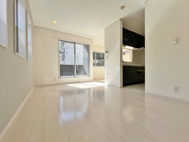 和光市中央1丁目の居間・リビング|永きにわたりご家族皆様の暖かな空間となるようにLDＫを2階に配置し皆が集いやすい設計です