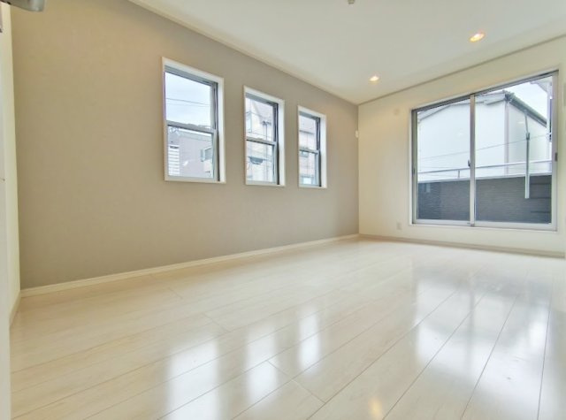 和光市中央1丁目の居間・リビング|爽やかな通風と採光を存分に感じる事が出来る空間
ご家族皆様でゆったりとお寛ぎいただけます