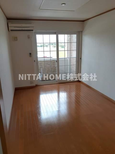 バスケ　ド　フルール　Ｂの居間・リビング|６．１帖の洋室です＊