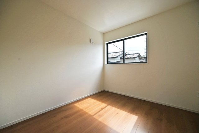 テラシエ池尻新築3丁目一戸建て│4LDK+並列駐車2台可(車種制限有)丁目の洋室|-洋室5.2帖(2F)-