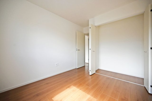 テラシエ池尻新築3丁目一戸建て│4LDK+並列駐車2台可(車種制限有)丁目の収納|-洋室5.2帖(2F)-