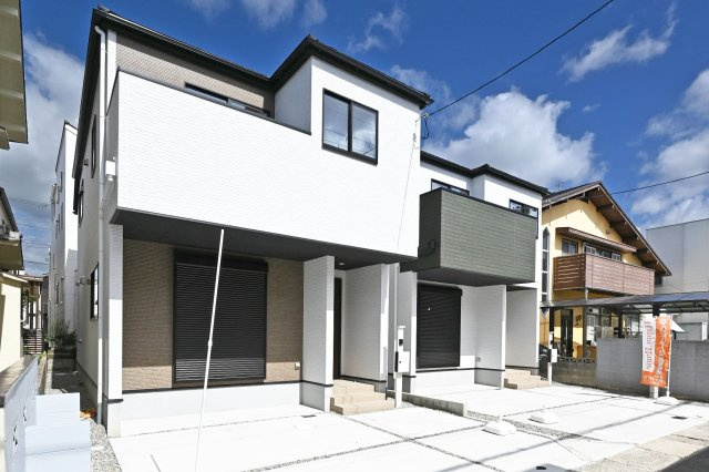 テラシエ池尻新築3丁目一戸建て│4LDK+並列駐車2台可(車種制限有)丁目の外観|完成済みの為、即日のご内覧が可能です。
皆様からのご連絡を心よりお待ちしております。