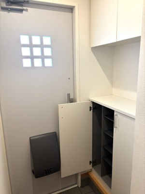 【玄関】 | メゾンドローズ B棟 | シューズボックス付き