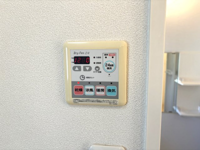 【その他】 | メゾンドローズ B棟 | 浴室換気乾燥機パネル