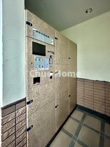 ダイアパレス元浅草Ⅱの設備|【宅配ボックス】在宅時・不在時に関わらず、居住者の代わりに非対面で宅配物を受け取ってくれる便利な設備です。わかりやすくご説明致しますので見学時にはお部屋だけではなく共用部分もぜひチェックしてください。