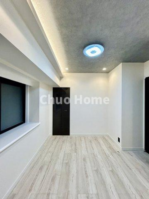 【子供部屋】 | ダイアパレス元浅草Ⅱ | 【子供部屋】お子様を持つ家庭の約6割が「家族や子どものため」に購入を希望。入学後の転校を避け、広い空間でのびのび育てたいなどの親心が、家探しのきっかけになっているようです。