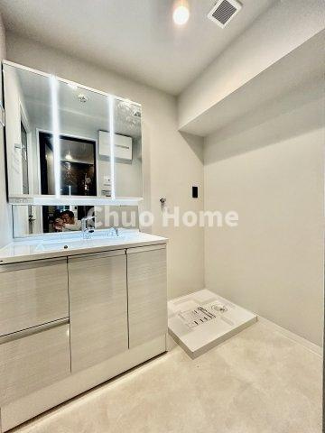 ダイアパレス元浅草Ⅱのランドリースペース|【ランドリースペース】担当者がスケールを持ち歩いておりますので、ご見学時には現在お使いの洗濯機などがきちんと収まるかなどもチェックして下さい。見学前に測っておくと非常に便利だと思います。