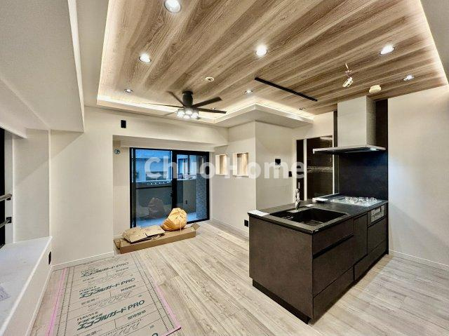 ダイアパレス元浅草Ⅱの居間・リビング|【居間・リビング】「ＬＤＫは家族団らんをデザイン」広いＬＤＫでは家族が集まり一緒の時間を過ごせる工夫がされております。何気ない一日の当たり前のひとコマがいつか一生の宝物になります