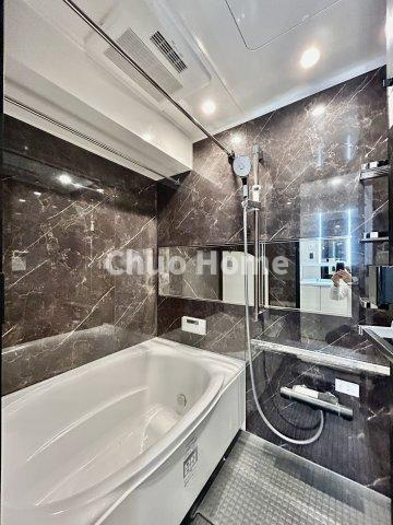 ダイアパレス元浅草Ⅱの浴室|【バスルーム】暖房換気乾燥機付きシステムバスルーム。暖房・冷風・換気・乾燥など、毎日を快適に過ごせるうれしい機能が揃っています。雨の日の洗濯物も安心です。