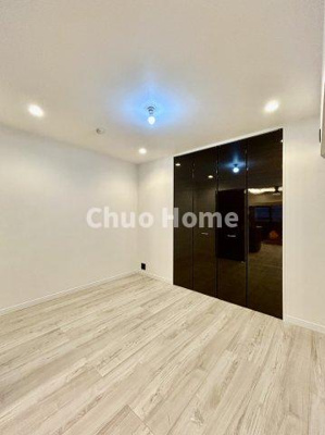 【洋室】 | ダイアパレス元浅草Ⅱ | 【洋室】快適に過ごす条件は、一人ひとり違います。だからこそ飾り過ぎないシンプルな内装と偏り過ぎないデザインで統一しております。居住していく中でオーナー様だけの【マイホーム】に創り上げて下さい