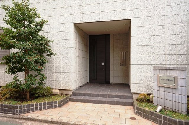 クレスト目白台のエントランス