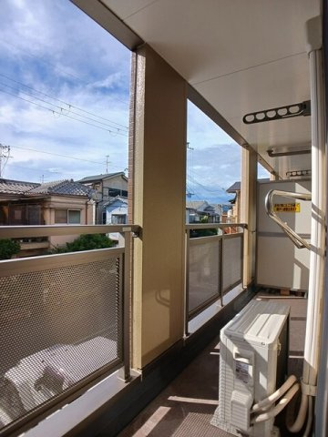 ウイングコートのバルコニー|外からの目が気にならないバルコニーで洗濯物が干せます