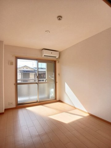 ウイングコートの内装|明るい室内です