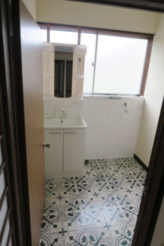 北城町1丁目　貸家2号の独立洗面台