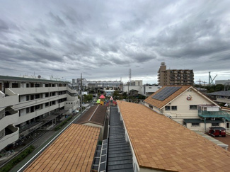 【展望】 | 眼前に広がる空の雄大さと、このお部屋の自慢の一つである「眺望」をご覧ください。毎日、この景色を独り占めできる新生活に夢が広がります。～即日のご見学可能～　お問合せはお気軽にどうぞ。