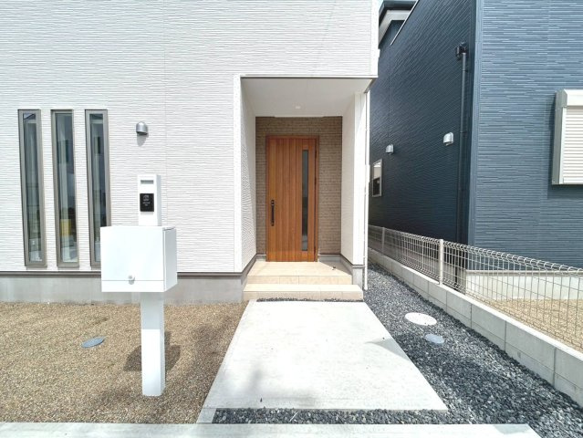 ファーストタウン　一宮市第8今伊勢町馬寄　全5区画分譲の玄関|玄関ドアの鍵はディンプルキーと内側はサムターンキーになっており防犯性の高い仕様になっています。