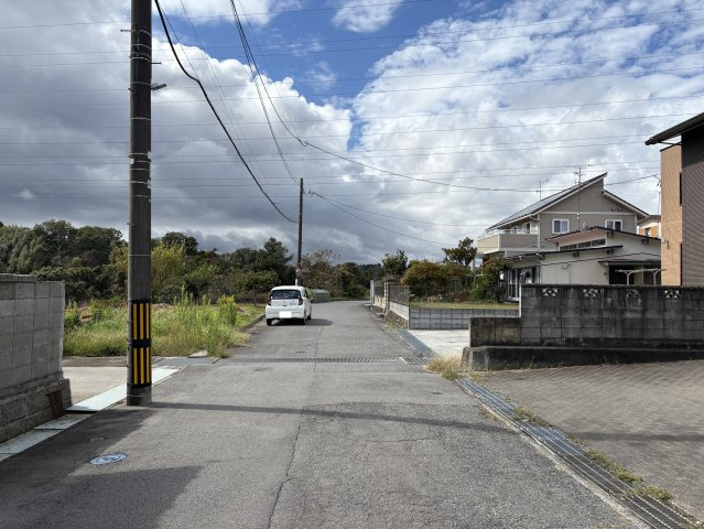 小浜町北ノ作 中古一戸建ての前面道路含む現地写真
