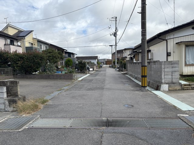 小浜町北ノ作 中古一戸建ての前面道路含む現地写真