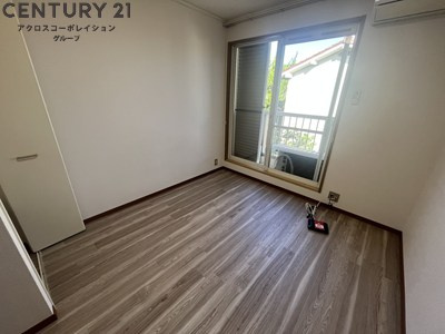 キッチンが独立しているので広々と使用できる洋室
