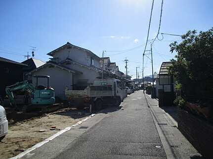 広島市佐伯区屋代1丁目の前面道路含む現地写真