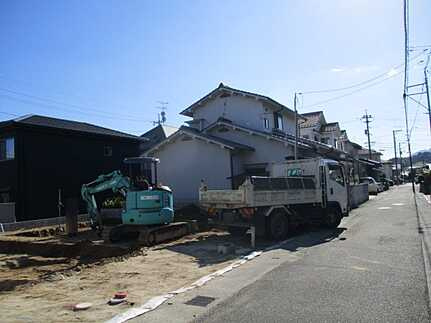 広島市佐伯区屋代1丁目の前面道路含む現地写真