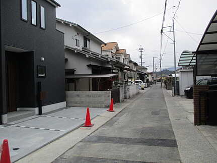 広島市佐伯区屋代1丁目の前面道路含む現地写真