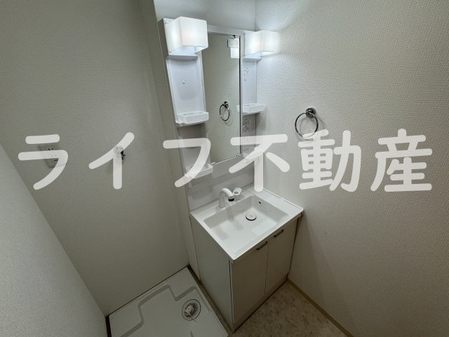 D porta clairの独立洗面台|独立洗面台、小物を置くことができて便利です