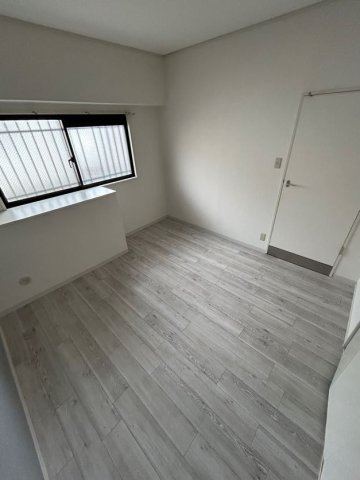 ロイヤルメゾン東須磨の居間・リビング|ゆったりとしたリビングです