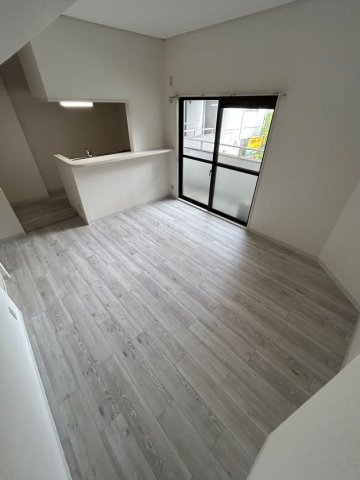 ロイヤルメゾン東須磨の居間・リビング|ゆったりとした居間です