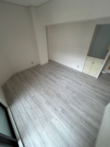 ロイヤルメゾン東須磨の寝室|落ち着いた色調の寝室です