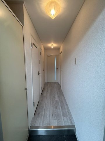 ロイヤルメゾン東須磨の玄関|明るい玄関です