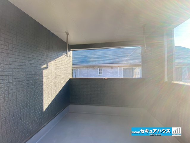 【今からご案内可能】東海市名和町堂ノ前　全4棟のバルコニー|【バルコニー】
◆見晴らしもよく、太陽の温かな温もりをめいっぱい受け止めてくれます。
太陽の光と爽やかな風を受けたお洗濯物はあっという間に乾き、取りこむ時には太陽の匂いを感じられそうですね。　