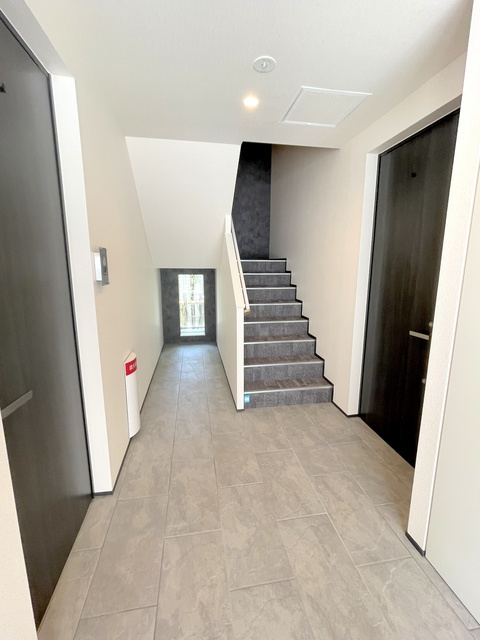 Ｔ　ｒｅｓｉｄｅｎｃｅのロビー|★内階段★