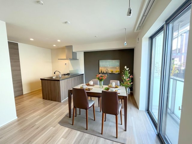 Ｔ　ｒｅｓｉｄｅｎｃｅの居間・リビング|★イメージ画像のため実際に家具はついていません★