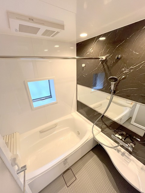 Ｔ　ｒｅｓｉｄｅｎｃｅの浴室|★窓あり★追い焚き・浴室乾燥機★