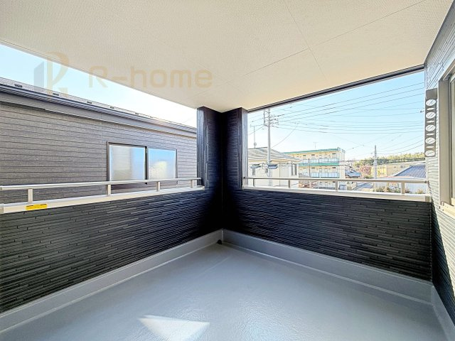 ひたちなか市堀口第4　新築戸建て　1号棟のバルコニー|急な雨でも安心のインナーバルコニー♪忙しいご夫婦も大満足♪