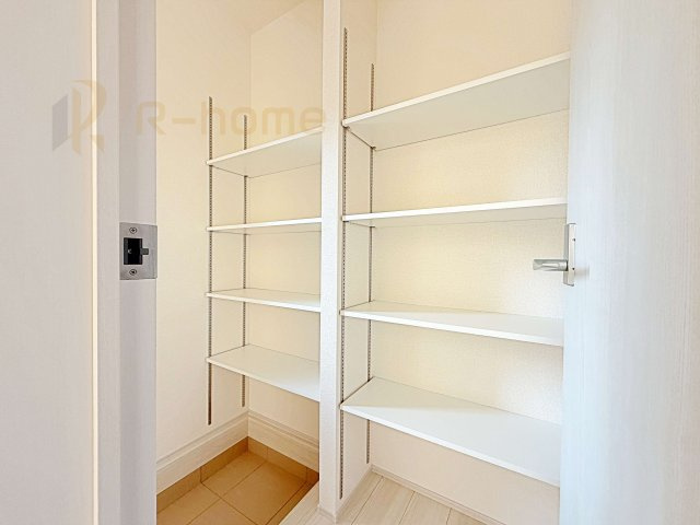 ひたちなか市堀口第4　新築戸建て　1号棟の玄関|整理しやすい可動棚付きのシューズクローゼット！