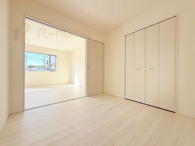 ひたちなか市堀口第4　新築戸建て　1号棟の和室|1階洋室はゲストルーム、キッズスペースとしても利用可能♪
開放してリビングと繋げればゆとりの大空間！